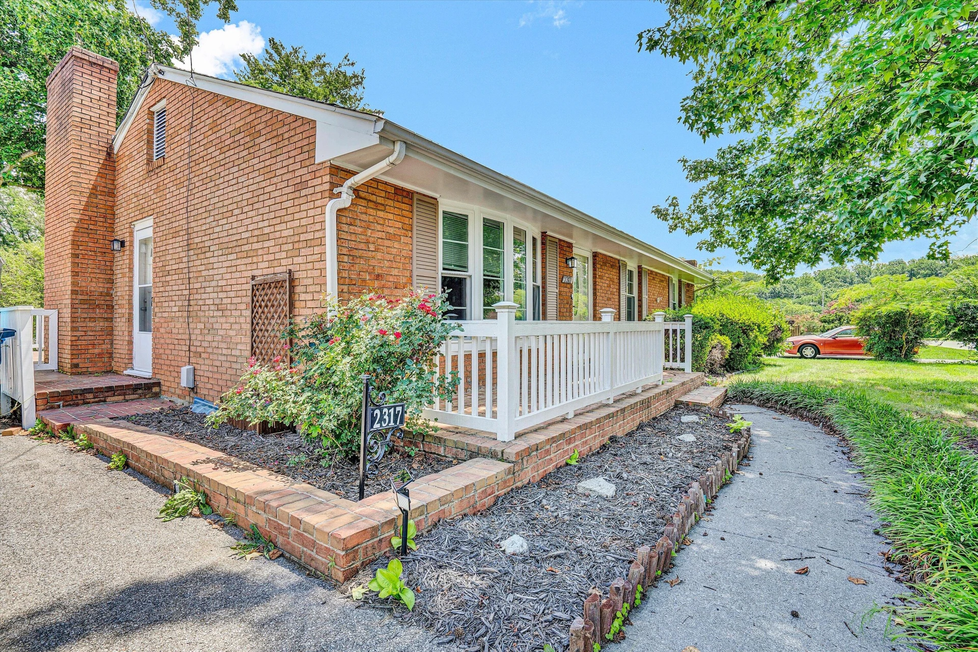 2317 Laura RD - Photo 2