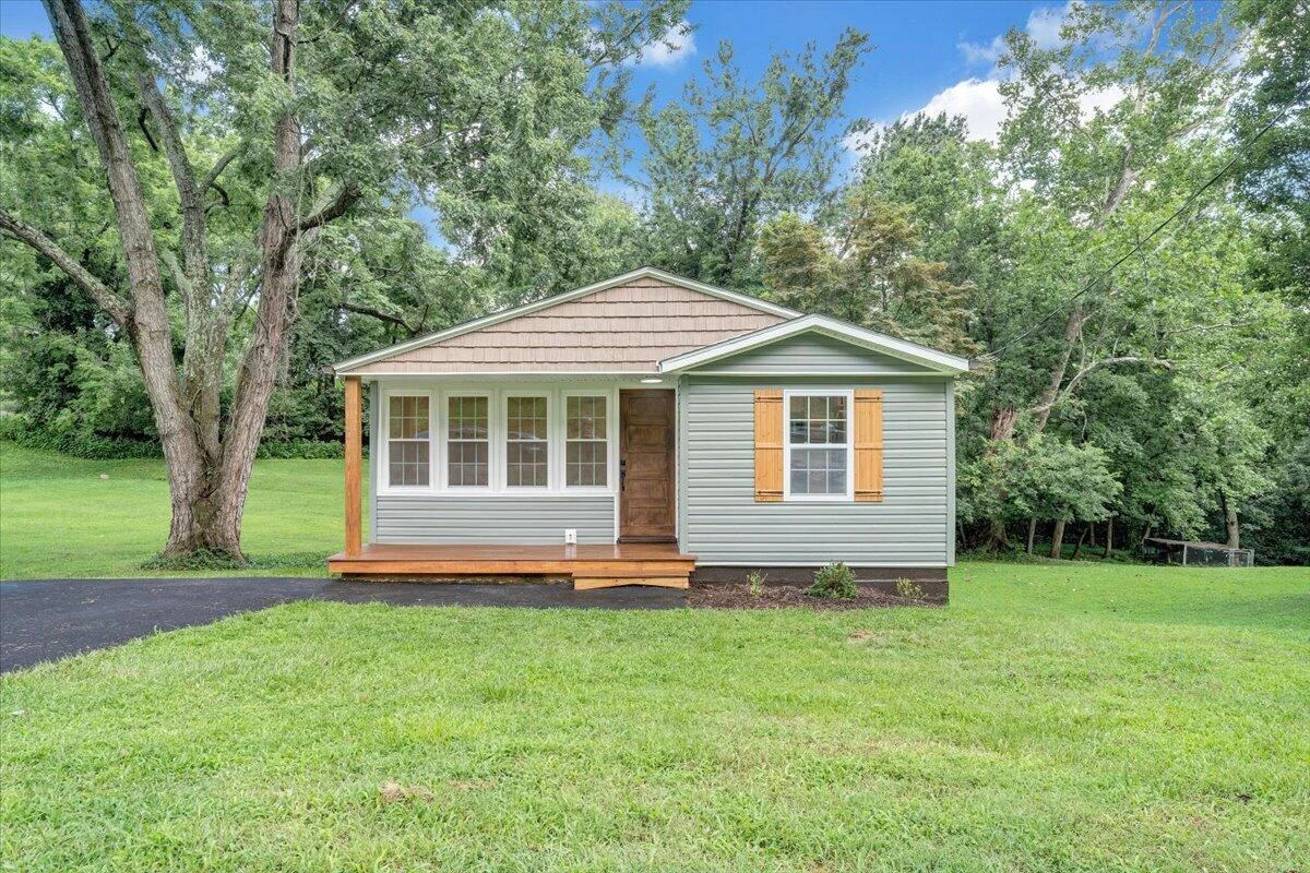 325 Raleigh AVE - Photo 2