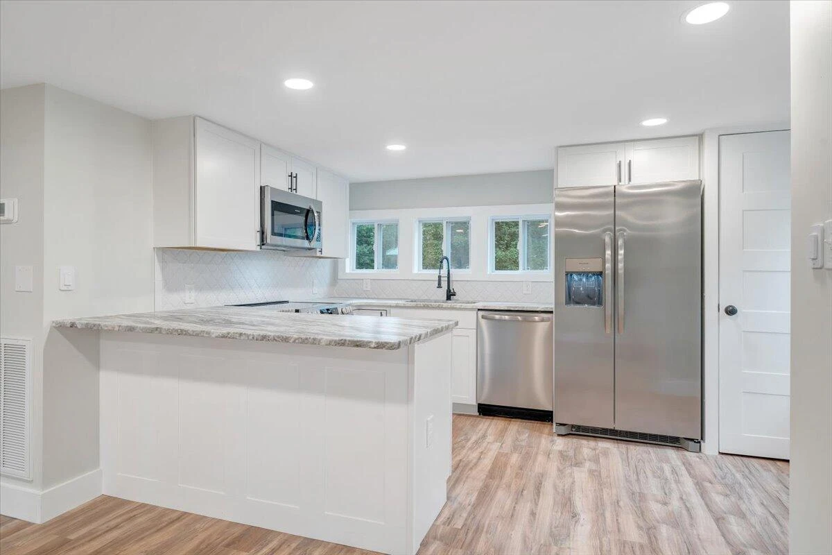 325 Raleigh AVE - Photo 3