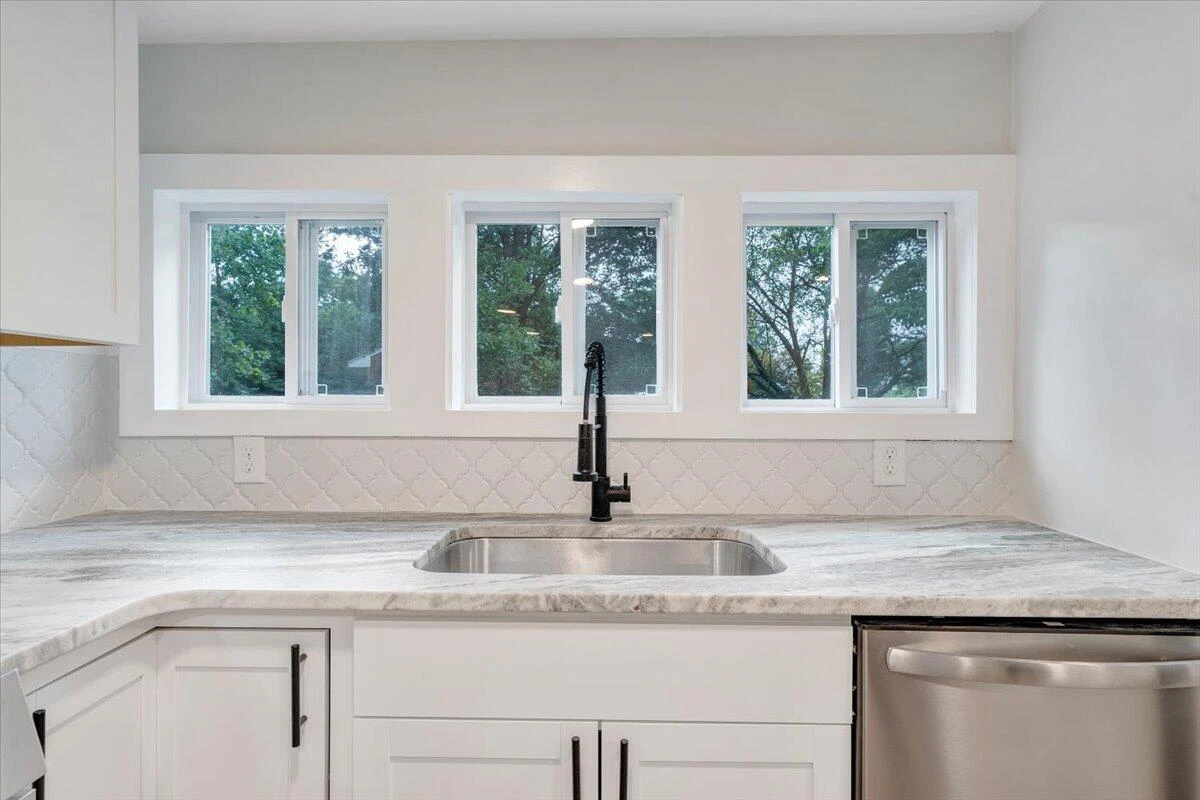 325 Raleigh AVE - Photo 7