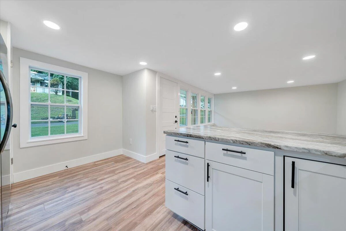 325 Raleigh AVE - Photo 8