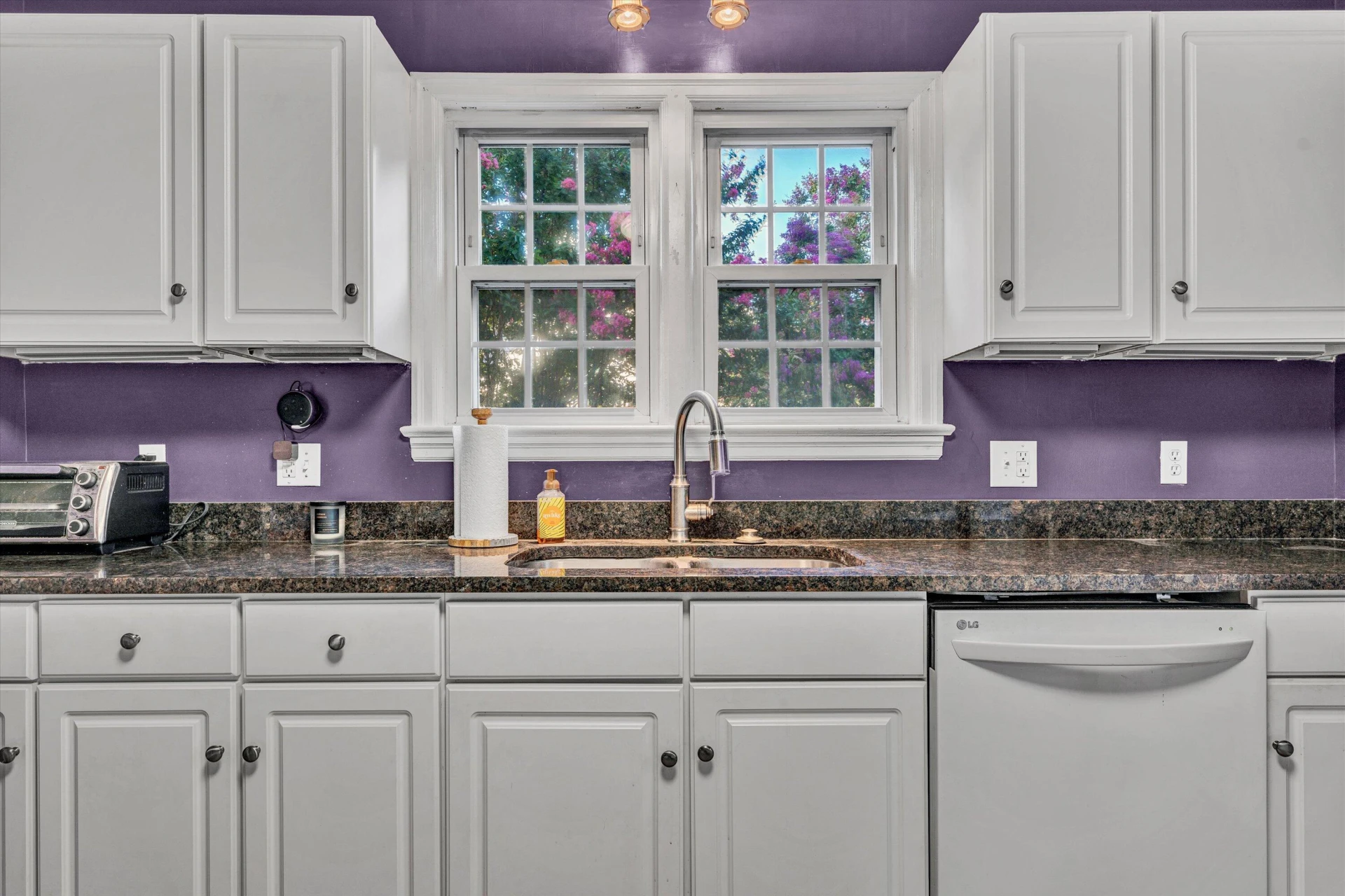 2819 Woodlawn AVE - Photo 14