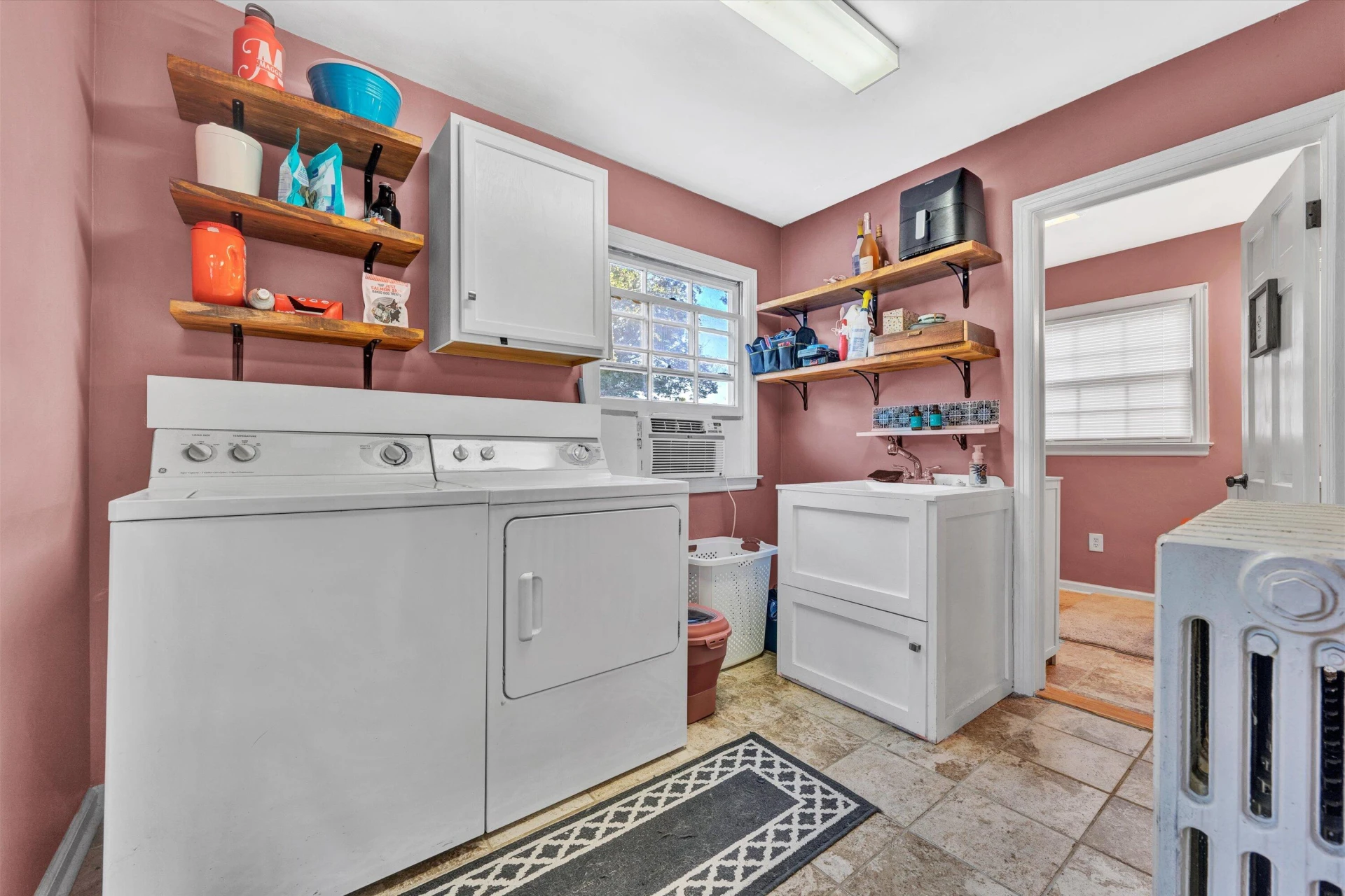 2819 Woodlawn AVE - Photo 16