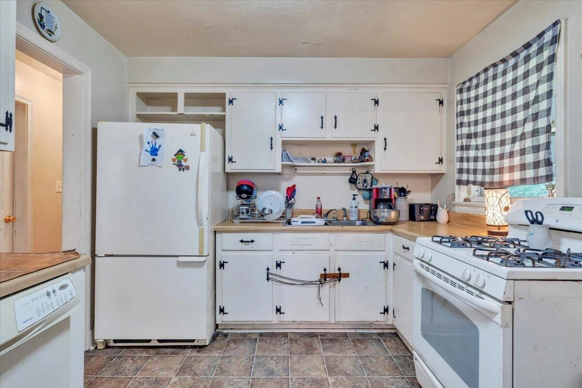 2820 Luray ST - Photo 14