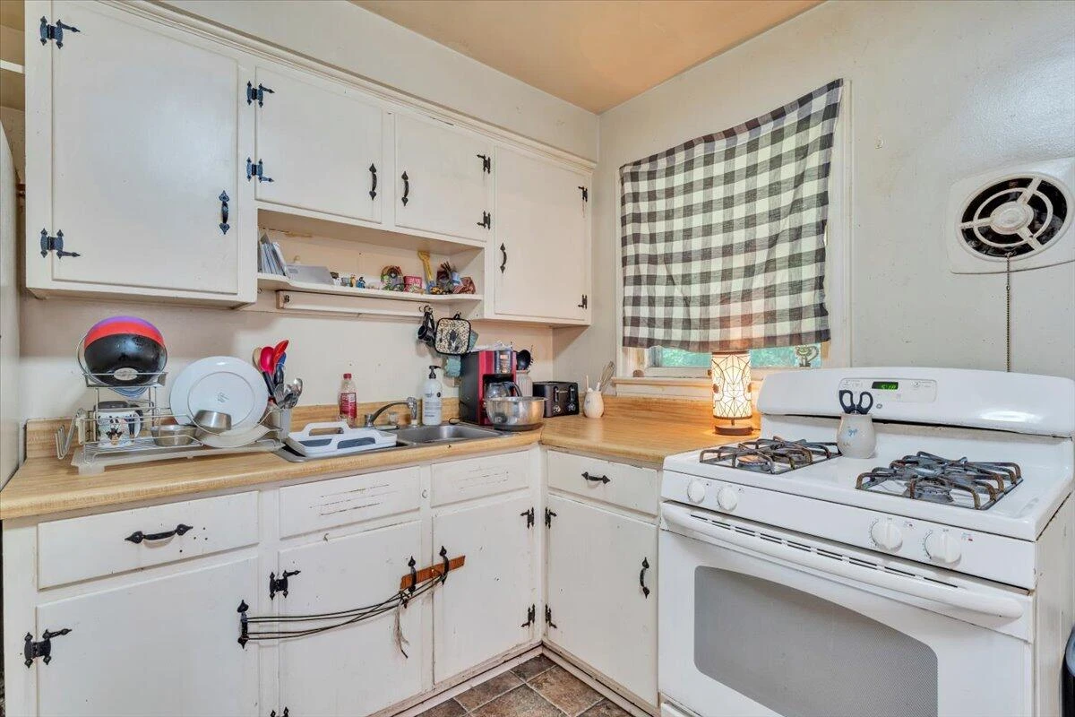 2820 Luray ST - Photo 16