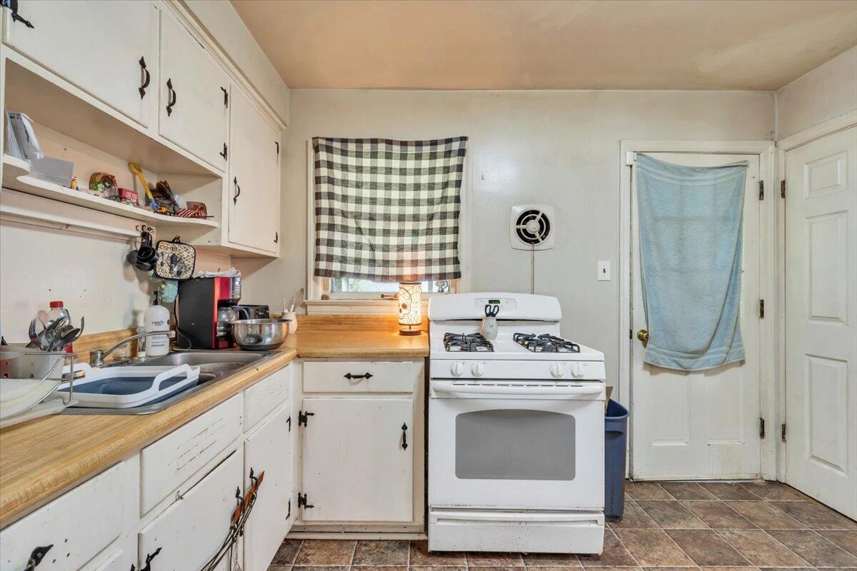 2820 Luray ST - Photo 17
