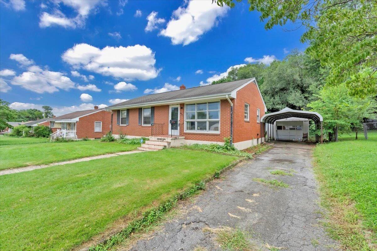 2820 Luray ST - Photo 2