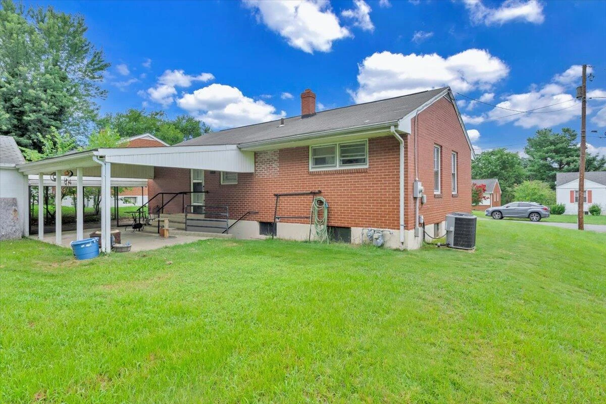 2820 Luray ST - Photo 26