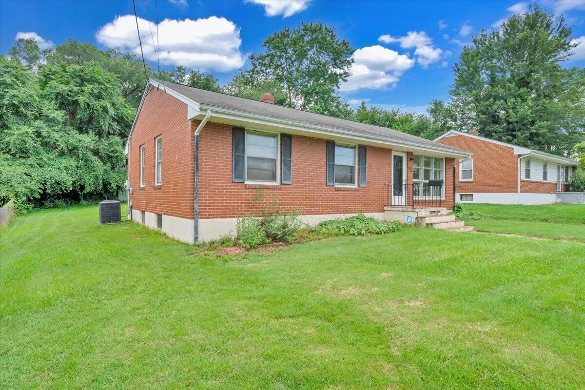 2820 Luray ST - Photo 28