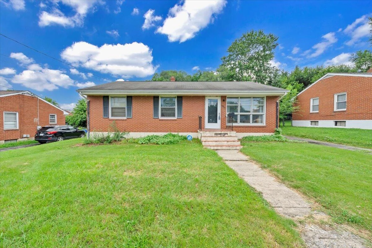 2820 Luray ST - Photo 3