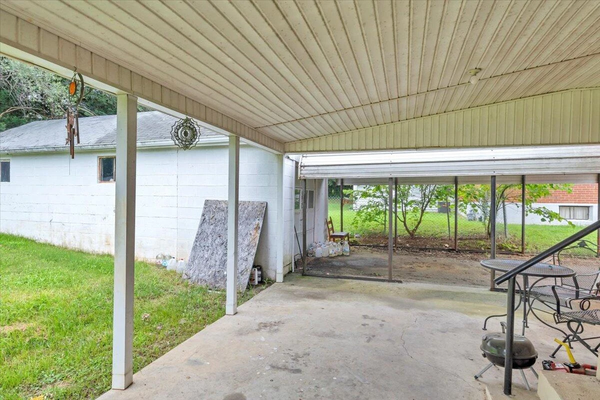 2820 Luray ST - Photo 4