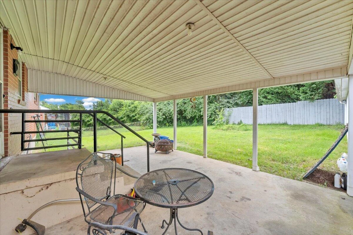 2820 Luray ST - Photo 6