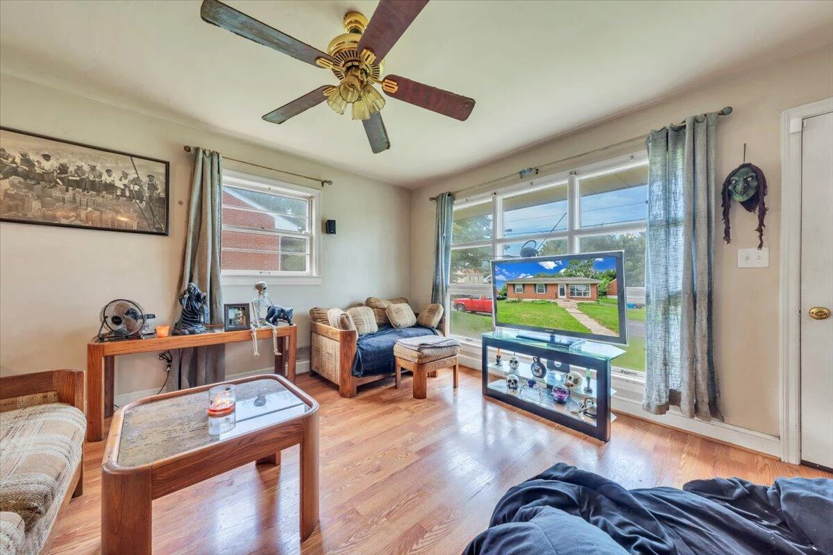 2820 Luray ST - Photo 9