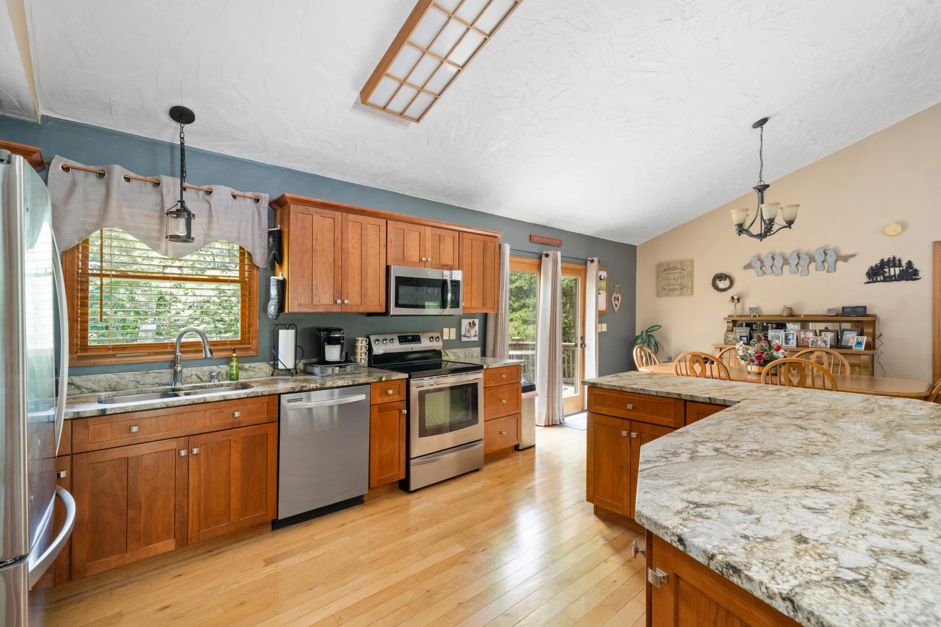 876 Sherwood DR - Photo 12