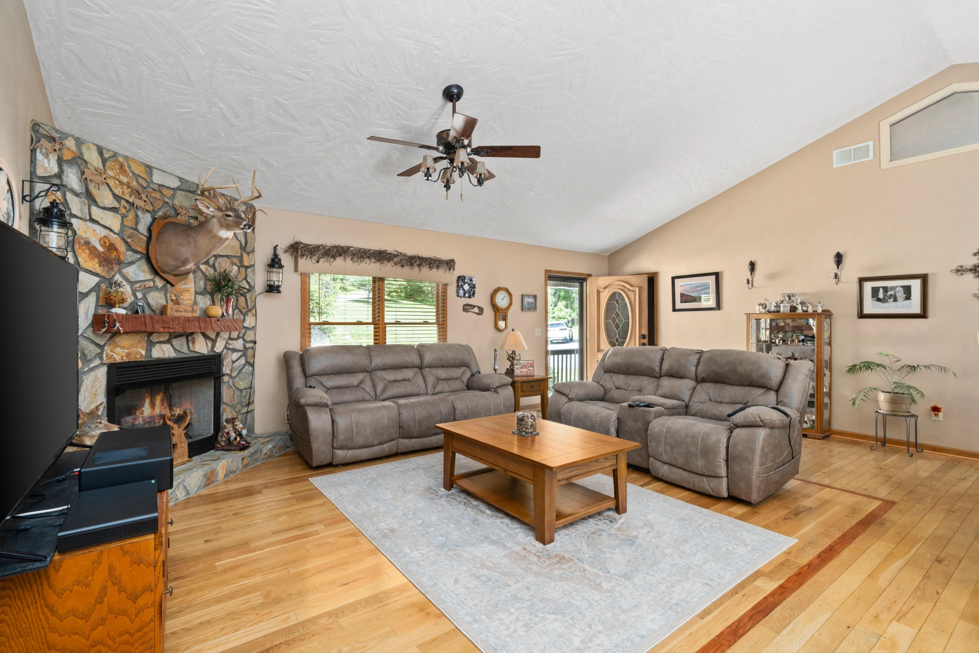 876 Sherwood DR - Photo 16