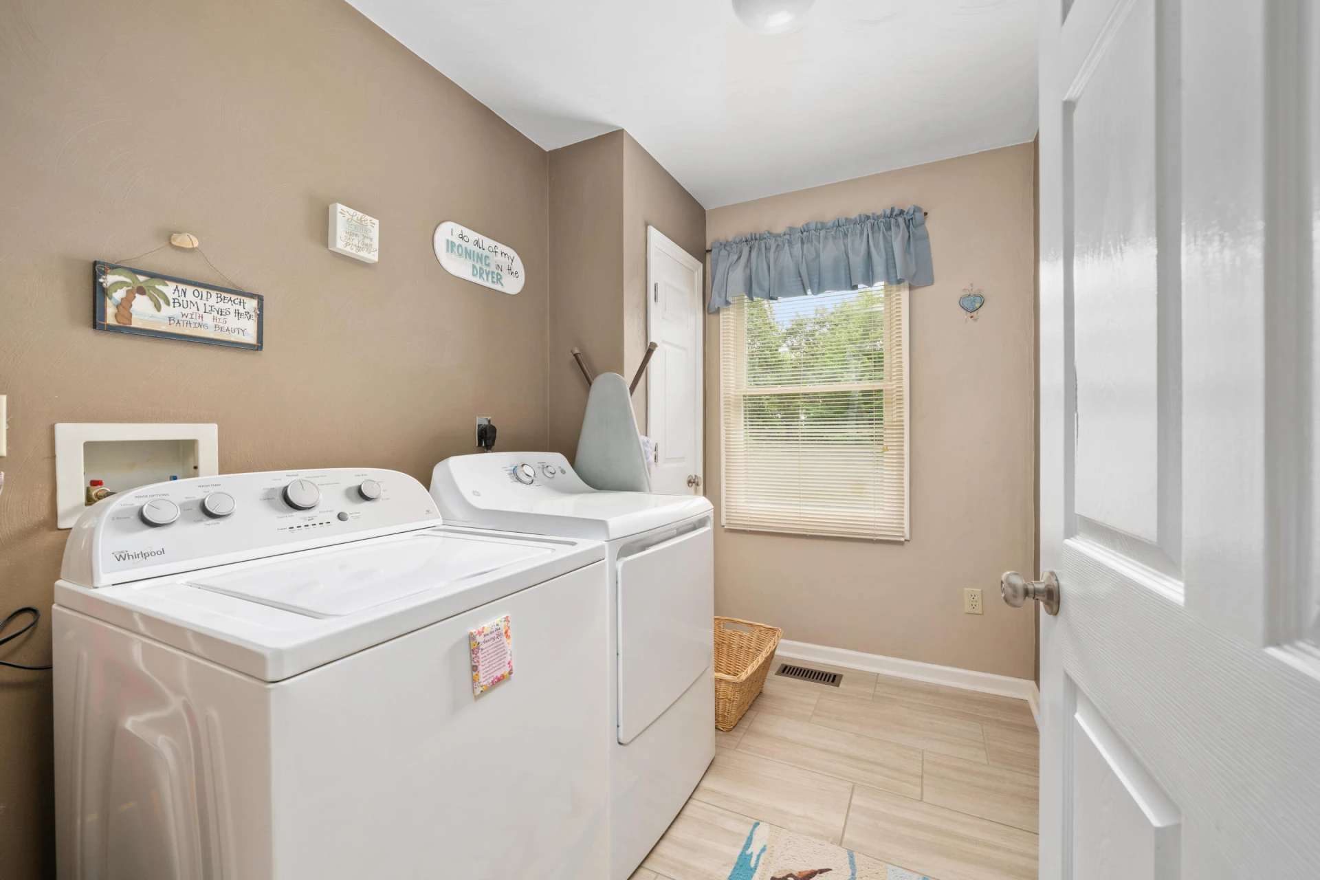 876 Sherwood DR - Photo 23