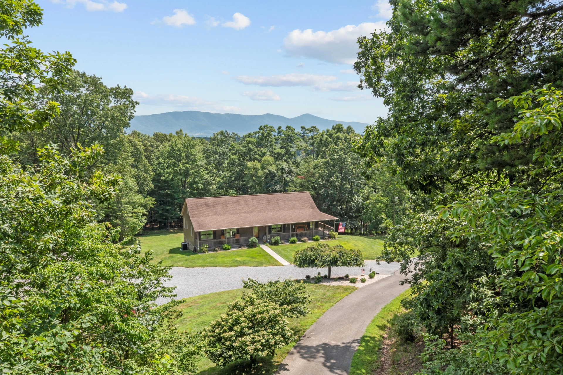 876 Sherwood DR - Photo 3