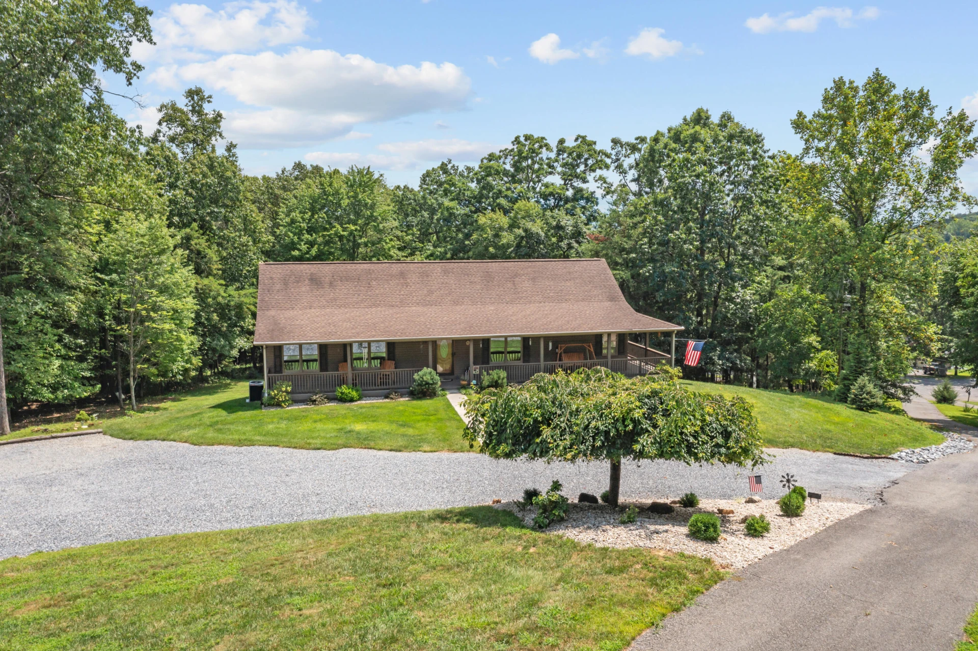 876 Sherwood DR - Photo 4