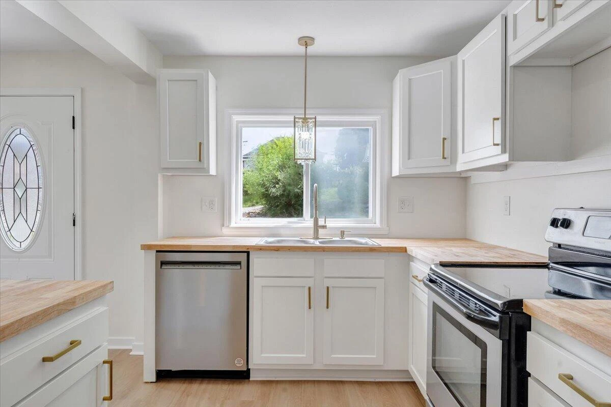 301 Cleveland AVE - Photo 13