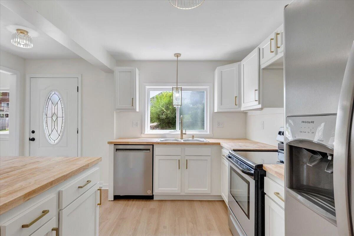 301 Cleveland AVE - Photo 14