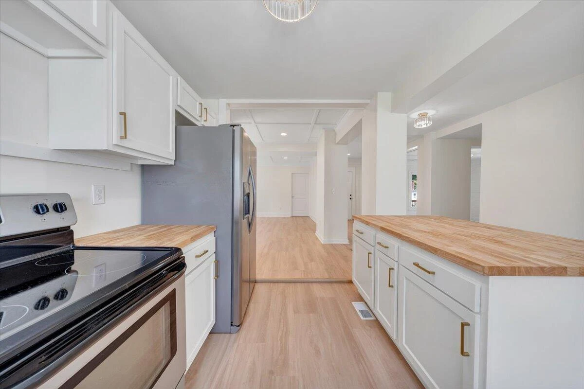 301 Cleveland AVE - Photo 18