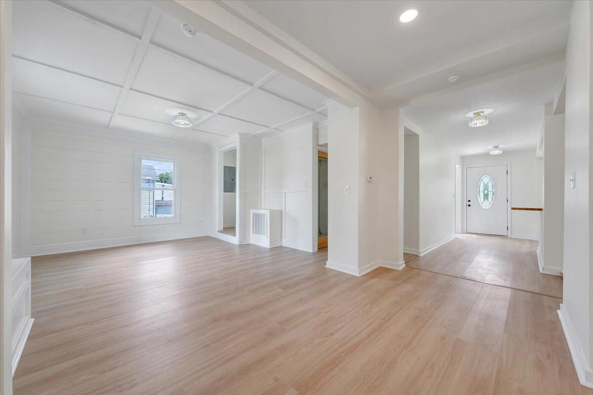 301 Cleveland AVE - Photo 3