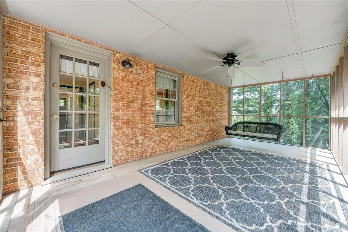 1945 Maylin DR - Photo 39