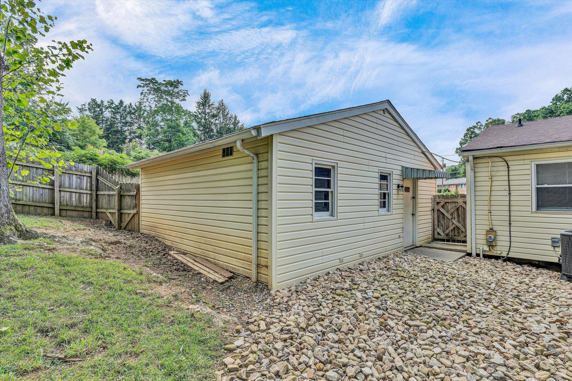 1441 Freeborn CIR - Photo 26