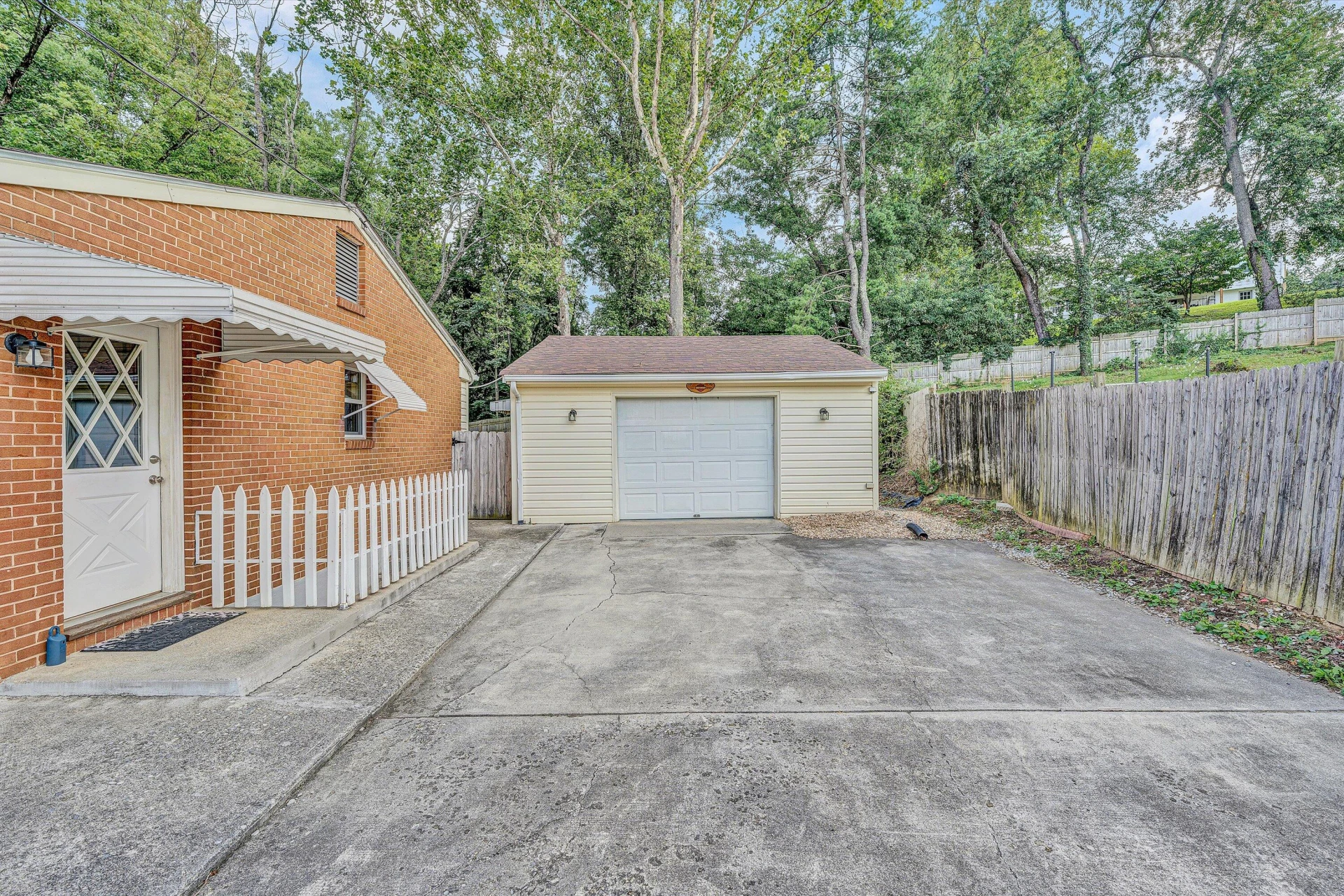 1441 Freeborn CIR - Photo 28