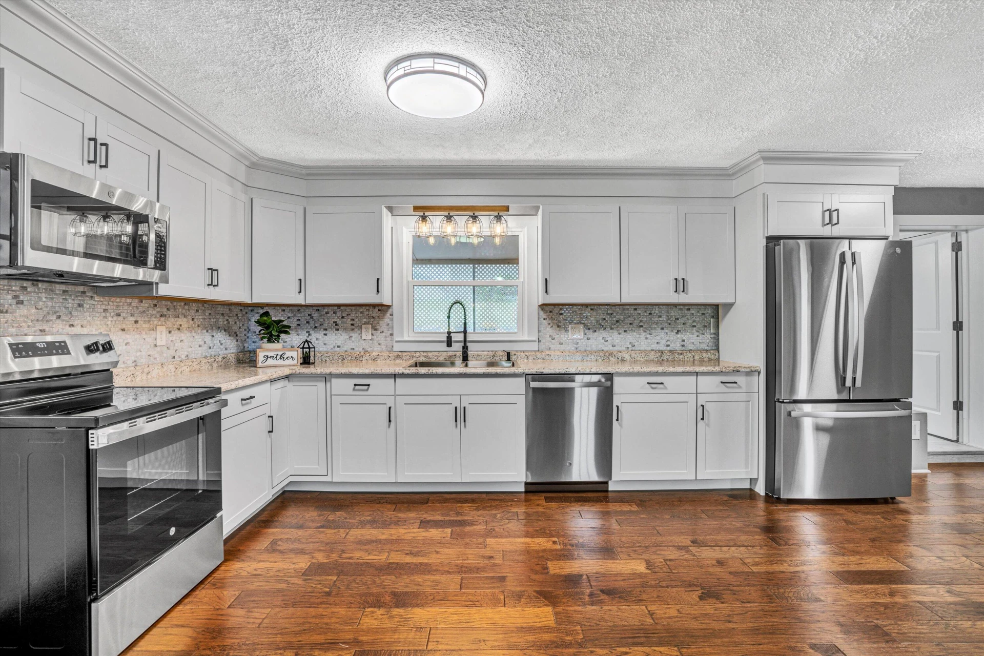 145 DONALD AVE - Photo 10