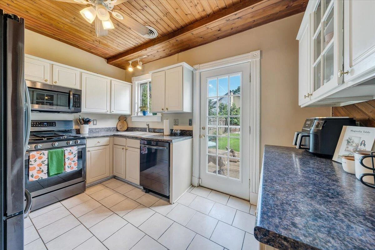 367 Washington AVE - Photo 12