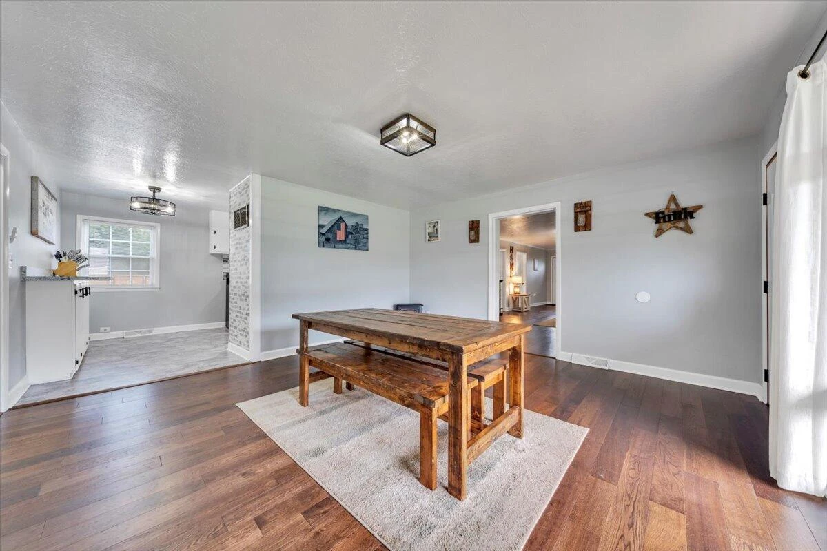 1126 Kanawha ST - Photo 14