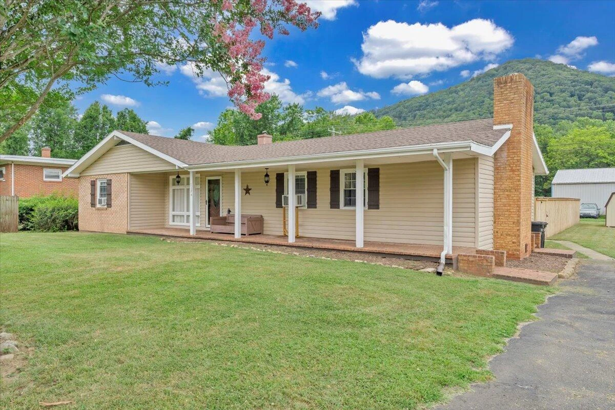 1126 Kanawha ST - Photo 3