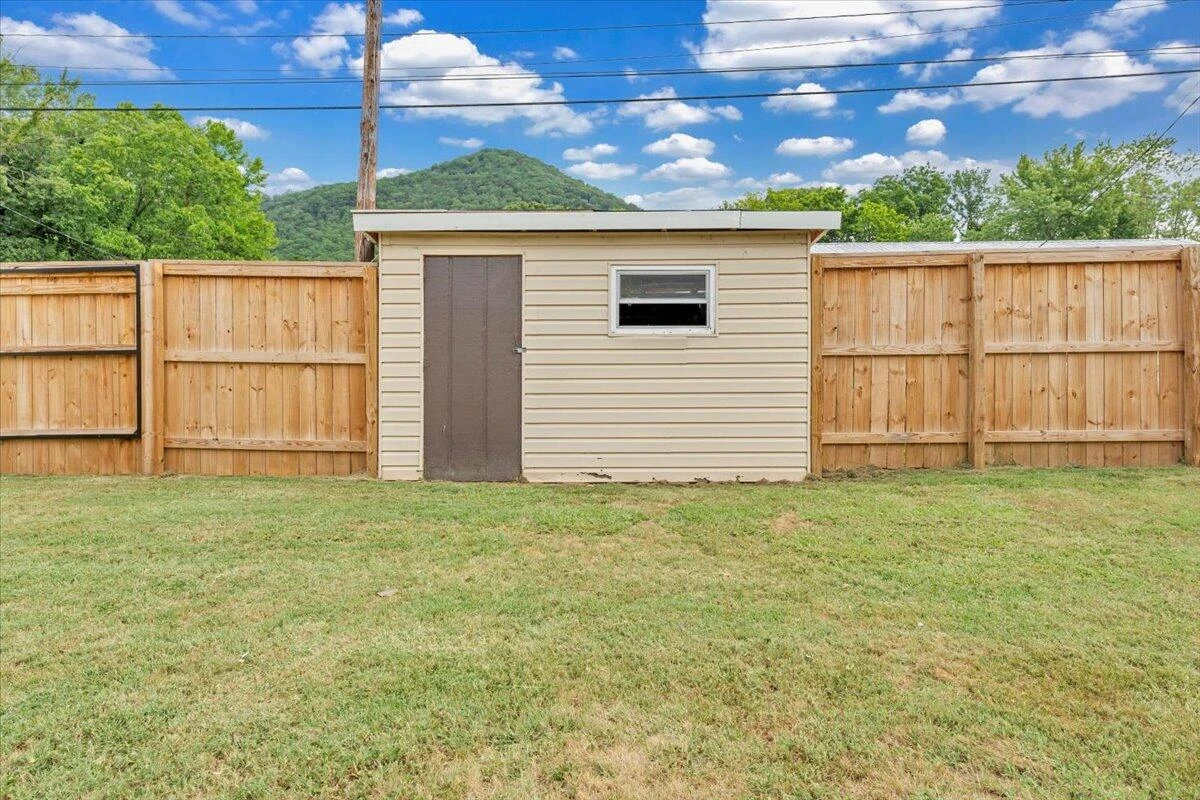1126 Kanawha ST - Photo 32