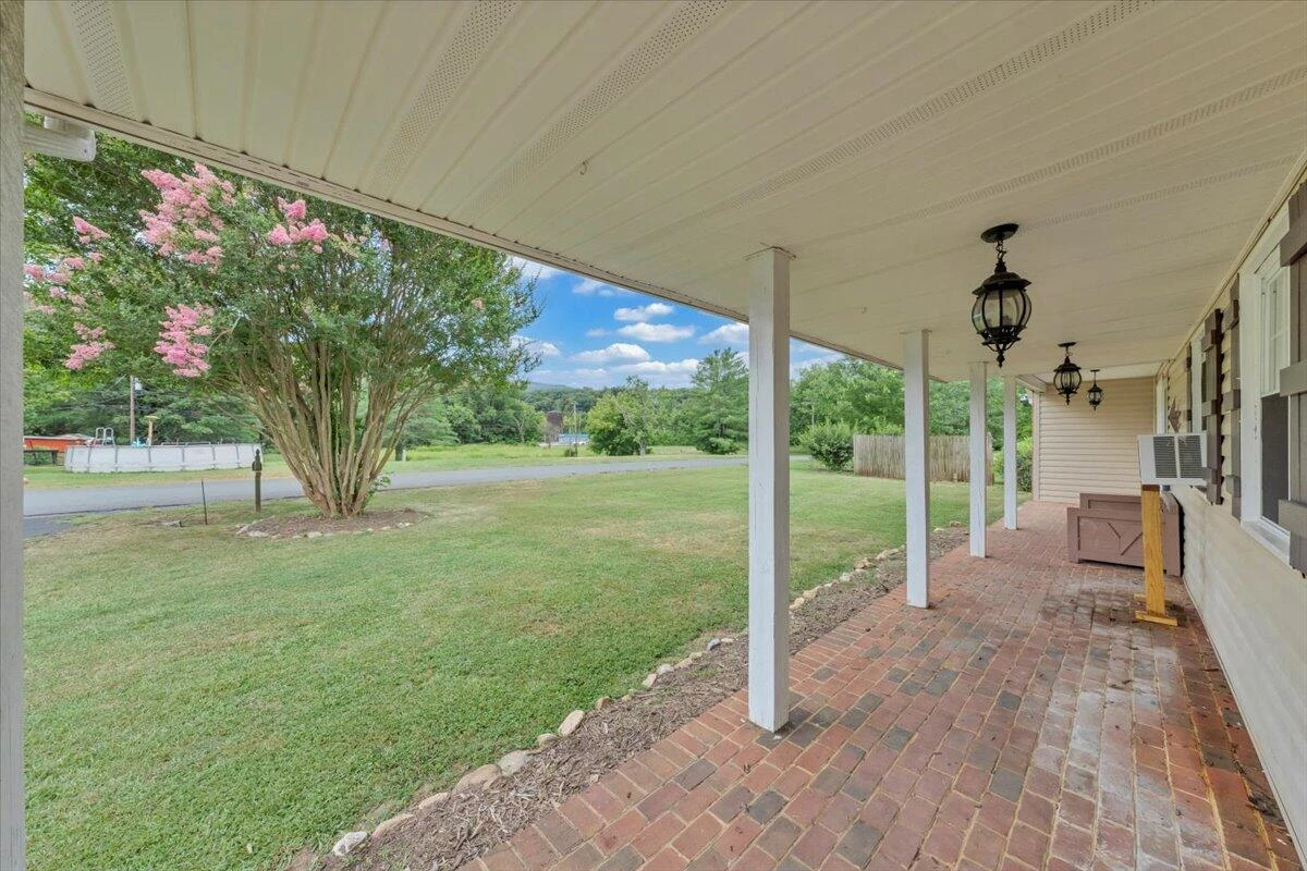 1126 Kanawha ST - Photo 37