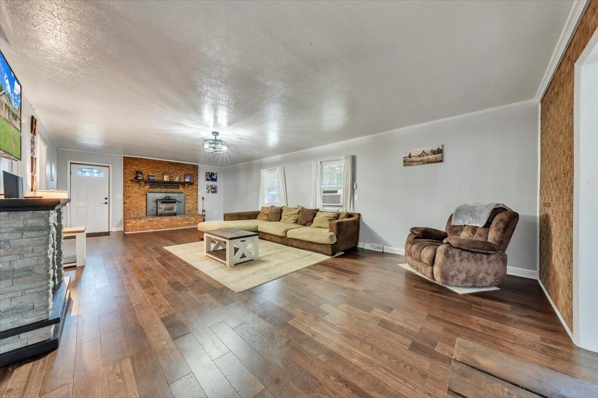 1126 Kanawha ST - Photo 7