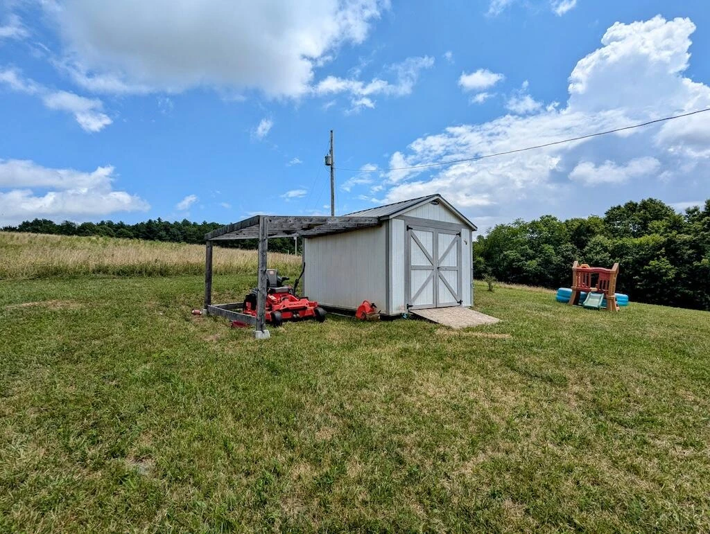 515 Windsor RD - Photo 28