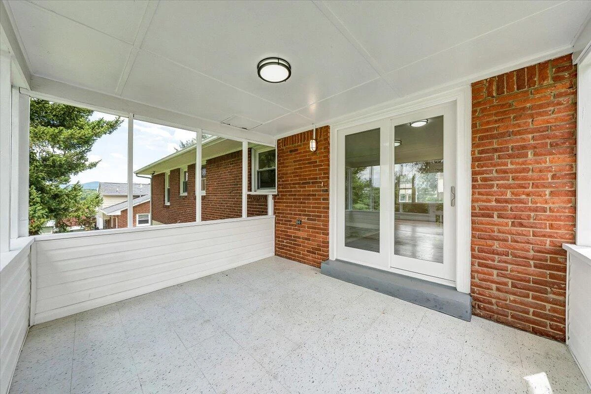 202 Houston AVE - Photo 22