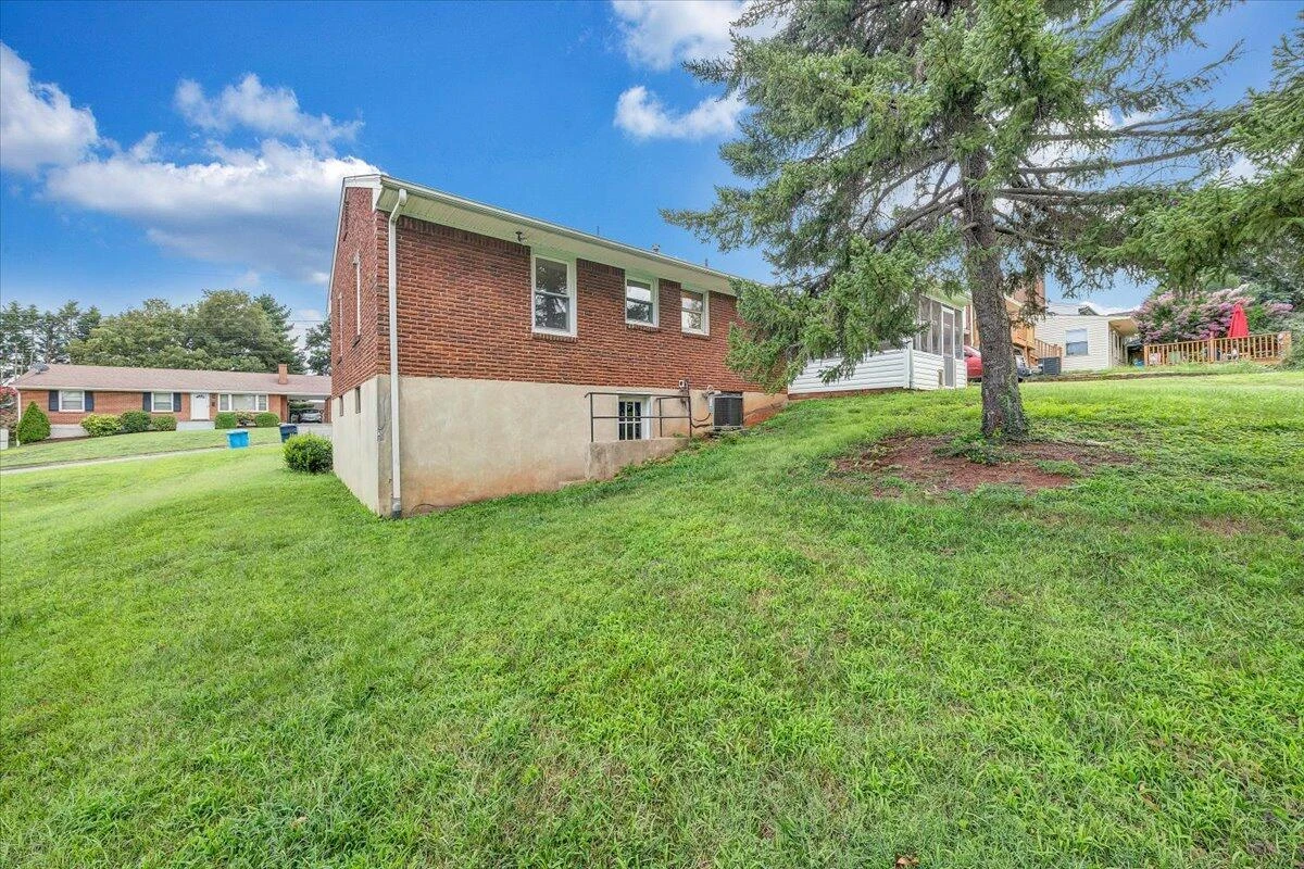 202 Houston AVE - Photo 46