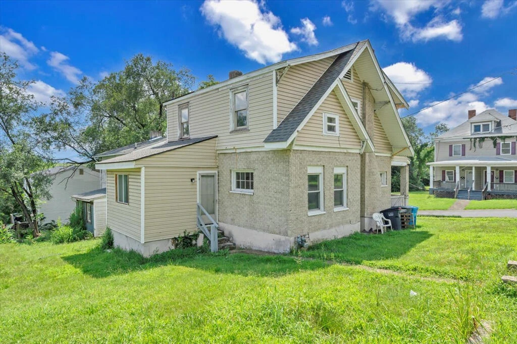 821 12Th ST - Photo 2