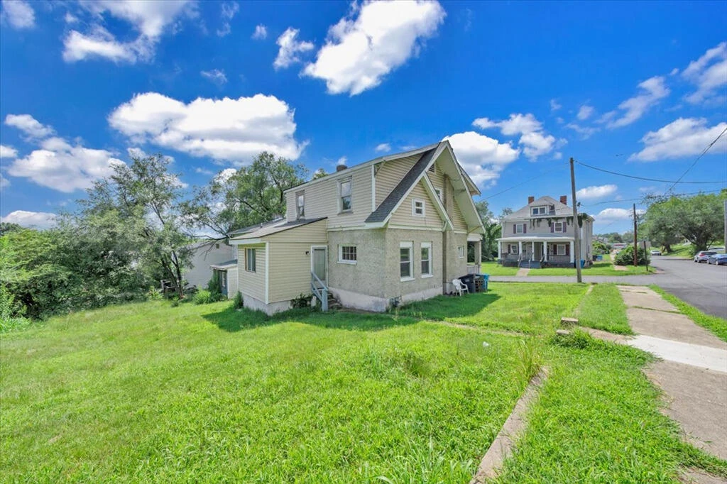 821 12Th ST - Photo 3