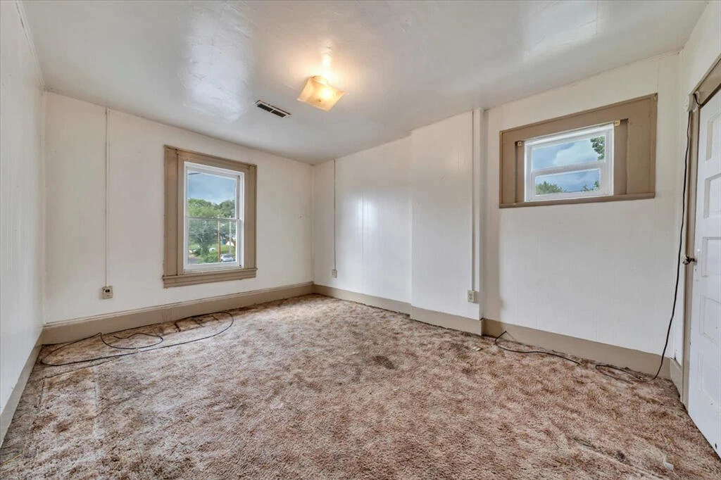 821 12Th ST - Photo 6