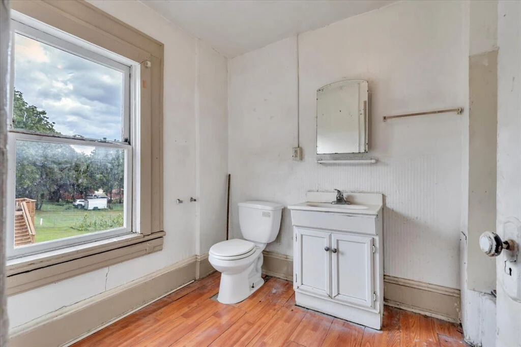 821 12Th ST - Photo 8