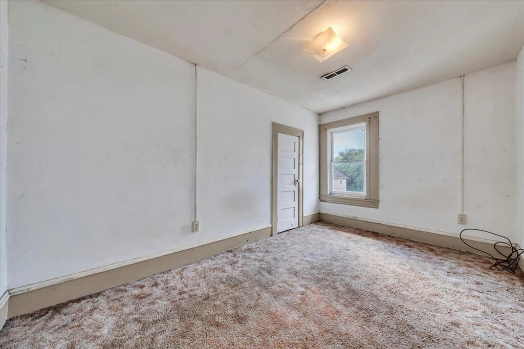 821 12Th ST - Photo 9
