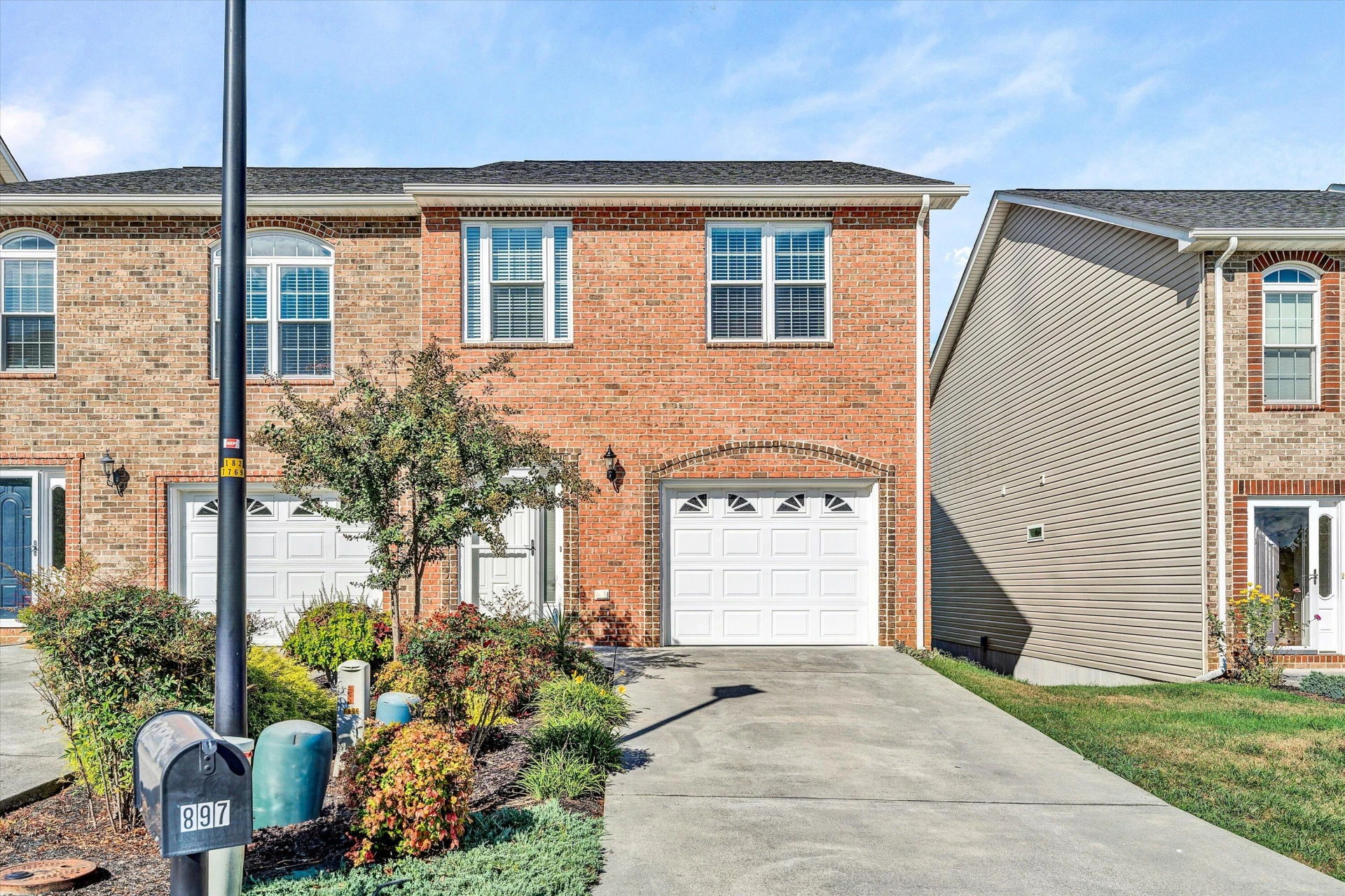 897 Walhalla CT - Photo 2