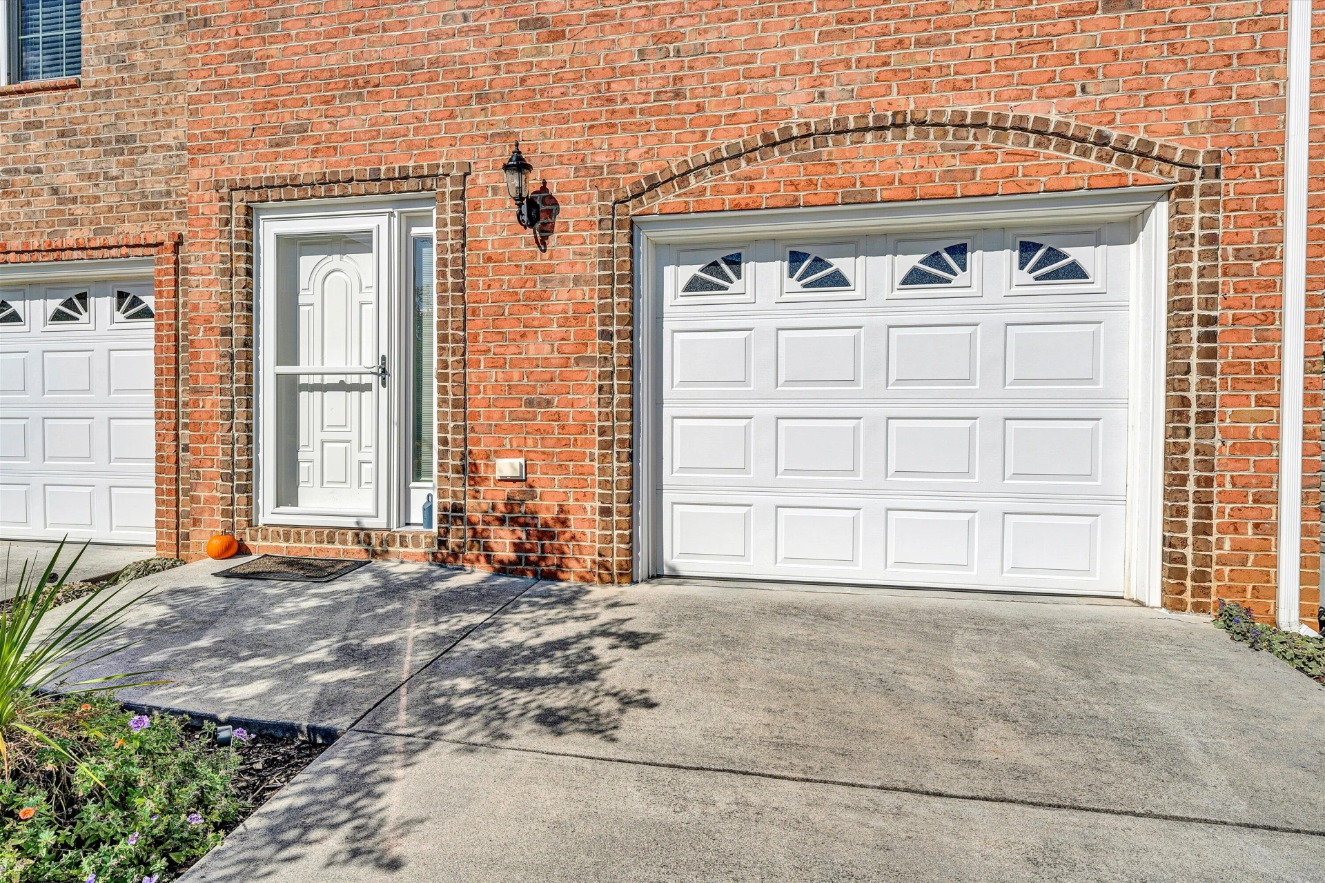897 Walhalla CT - Photo 3