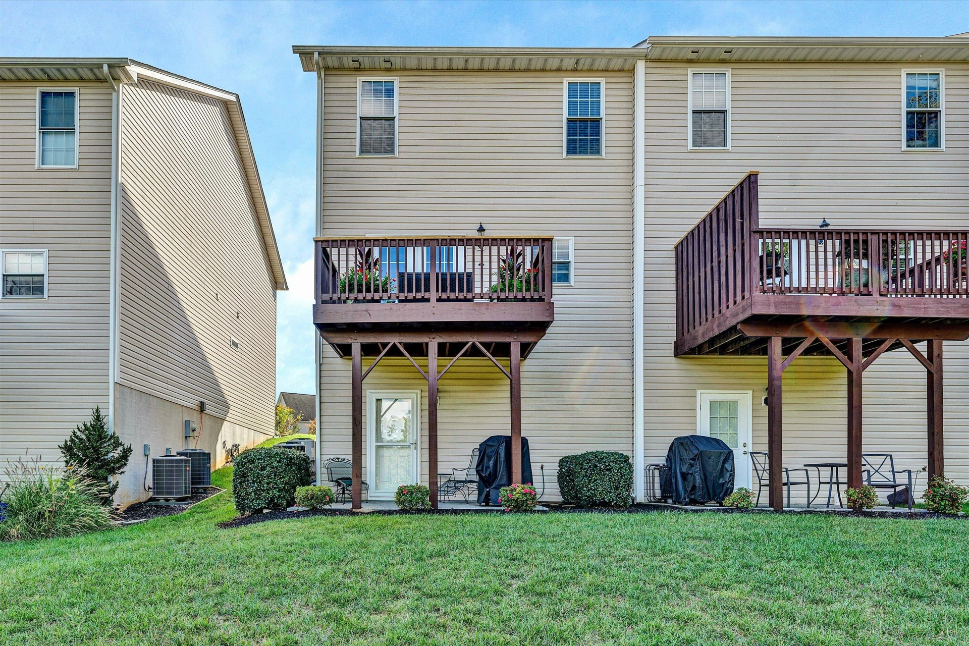 897 Walhalla CT - Photo 33