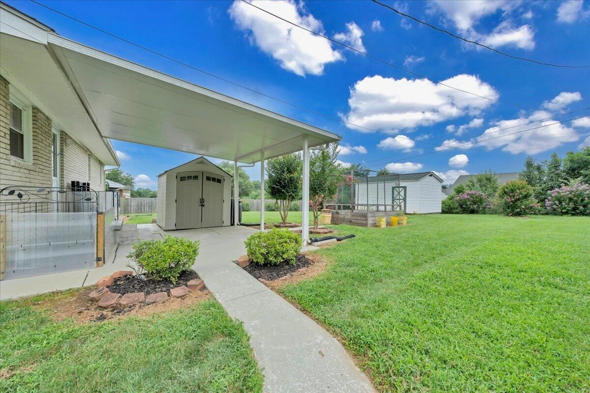 2410 Portland AVE - Photo 30