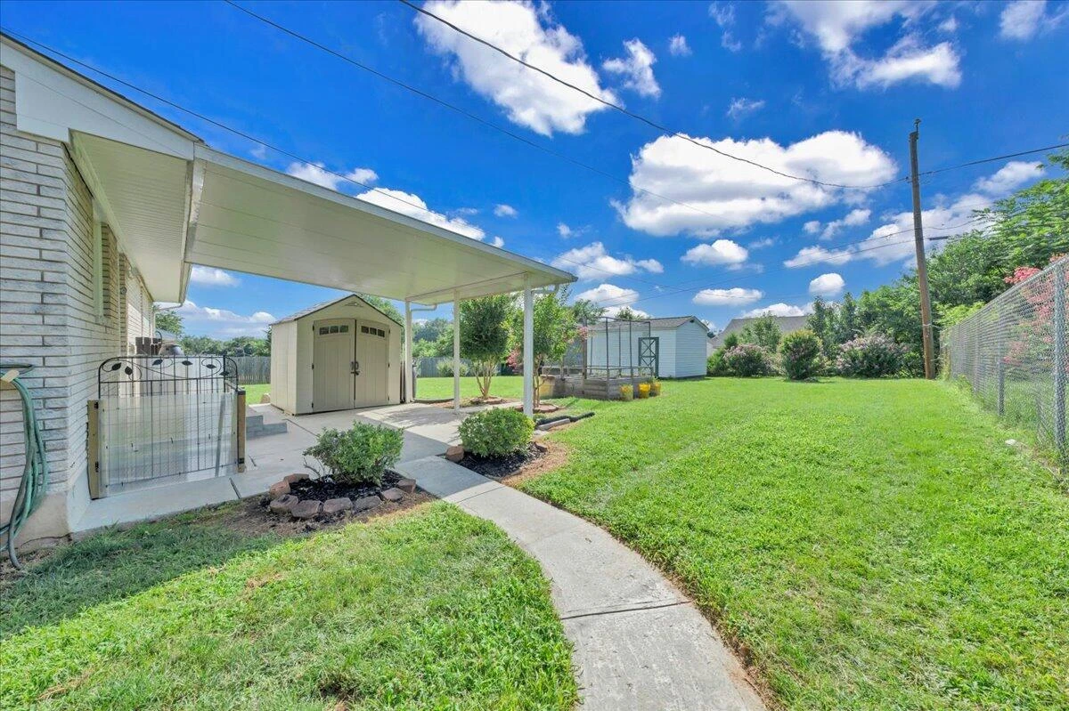 2410 Portland AVE - Photo 36
