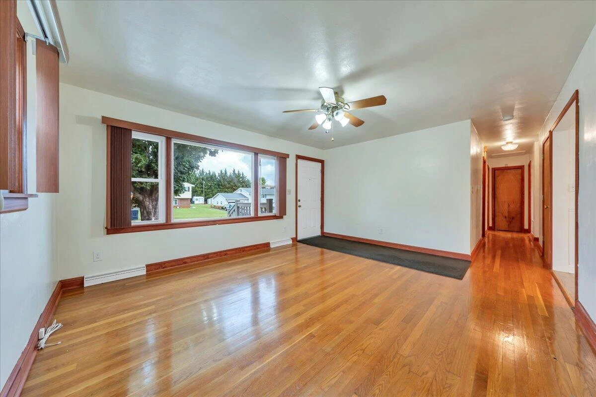 2410 Portland AVE - Photo 7